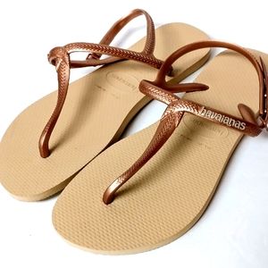 NWOT Havaianas Gold Sandals Women's size 11/12